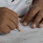 Madrasta é presa por agredir e forçar enteado a comer papel em Goianésia.
