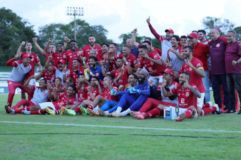 Atlético Goiano empata e avança.