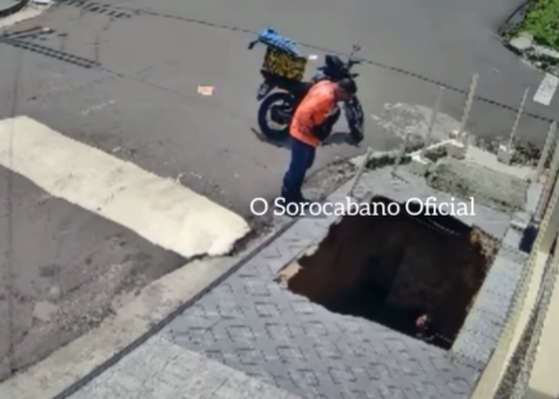 Estudante cai em buraco após calçada ceder em Manaus