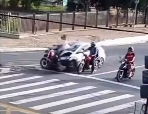 Motociclista morre após ser arrastado por carro em Teresina