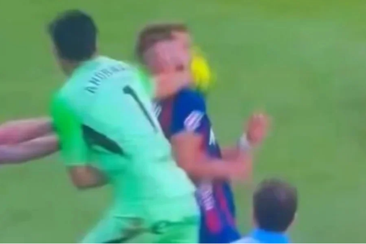 Cena lamentável na Espanha: goleiro Esteban Andrada se envolve em confusão e agride adversário
