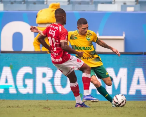 Vila Nova sofre gol nos acréscimos e perde para o Cuiabá na Arena Pantanal